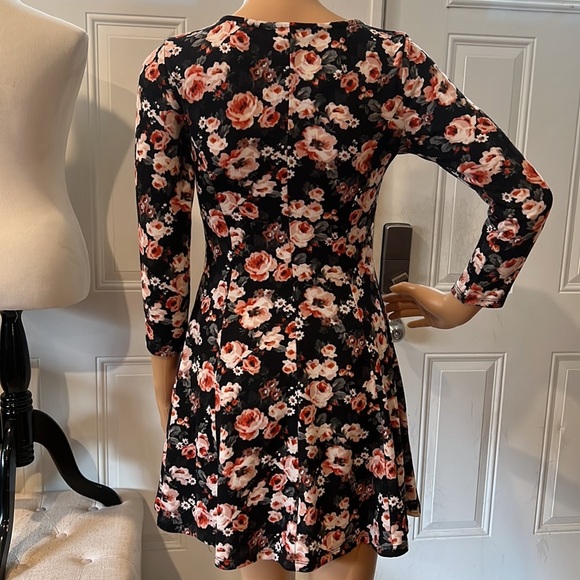 NWT Forever 21 Floral Dress Size M - Picture 2 of 6